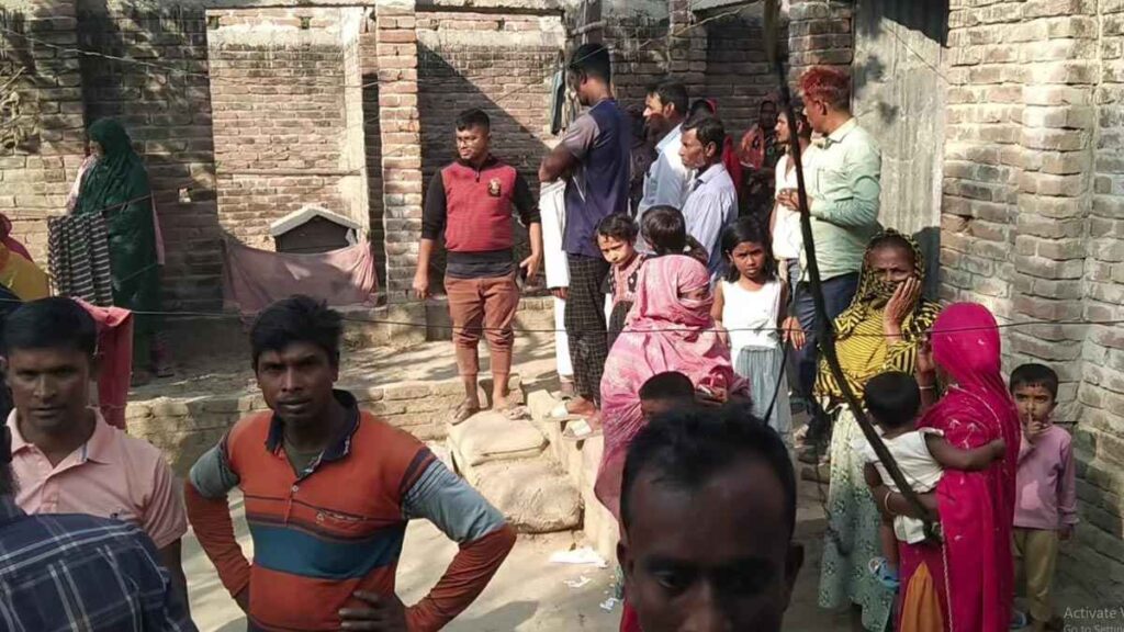 নেশার টাকা না পেয়ে বাবাকে কুপিয়ে হত্যা